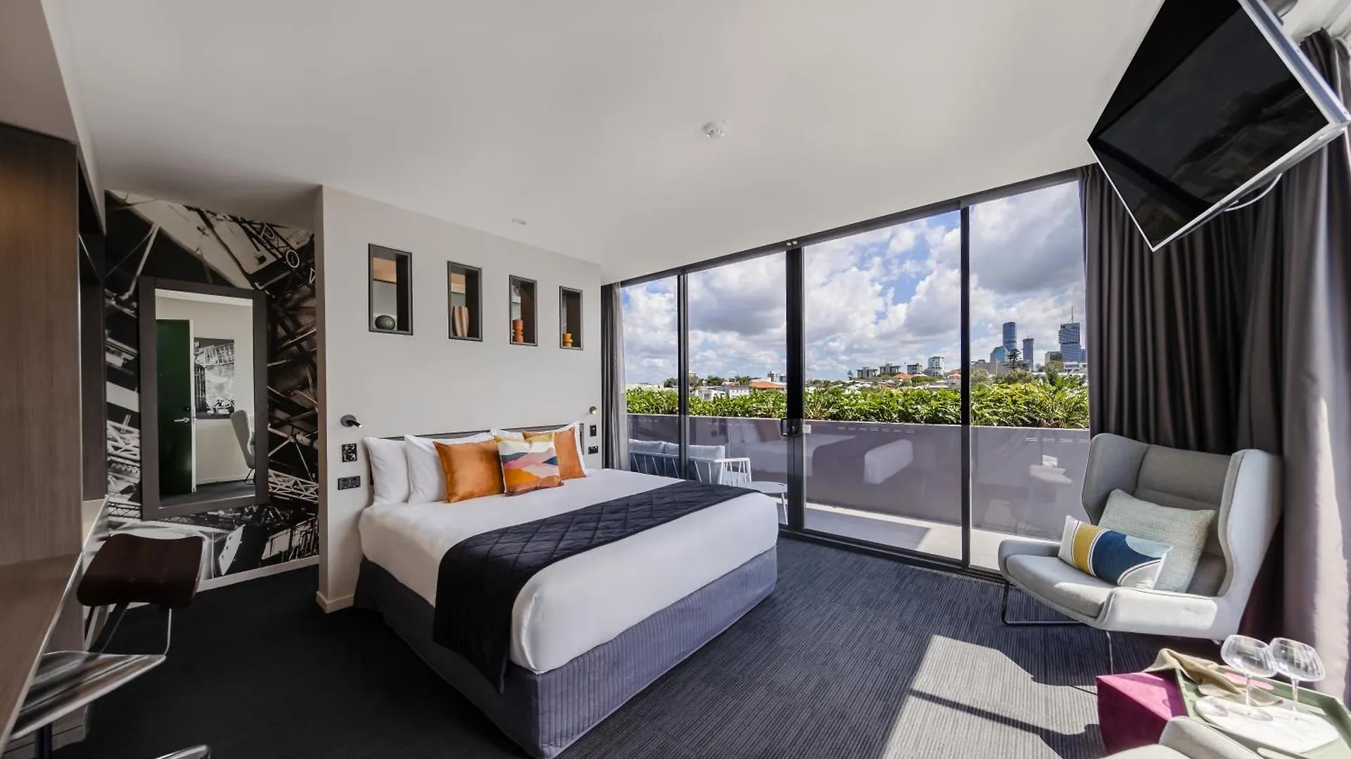 ****  Sage Hotel James Street Brisbane Australia